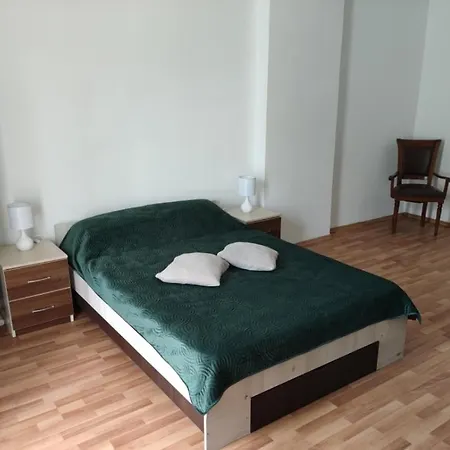 Christie's 3 To Apartament Bukareszt