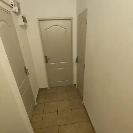 Christie's 3 To Apartament