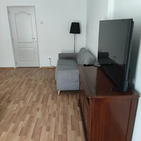 Christie's 3 To * Bukarest