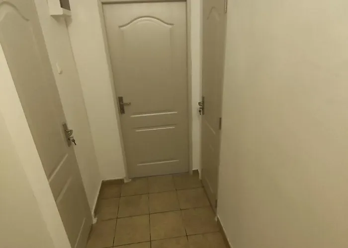 Christie's 3 To Apartament