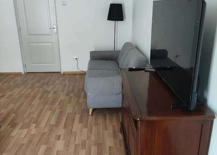 Christie's 3 To * Bucureşti